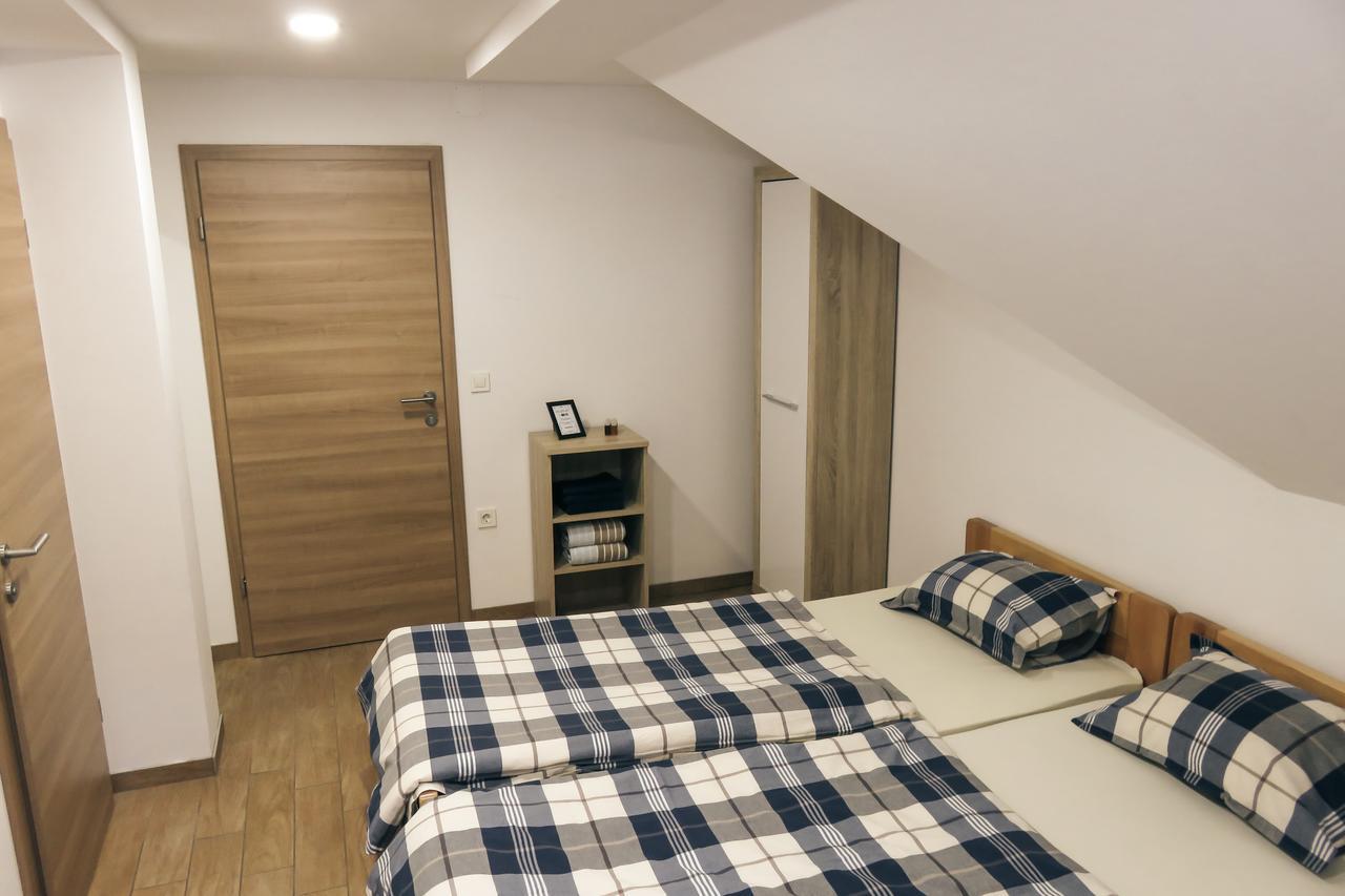 Apartment And Rooms Maraton Kranjska Gora Bagian luar foto